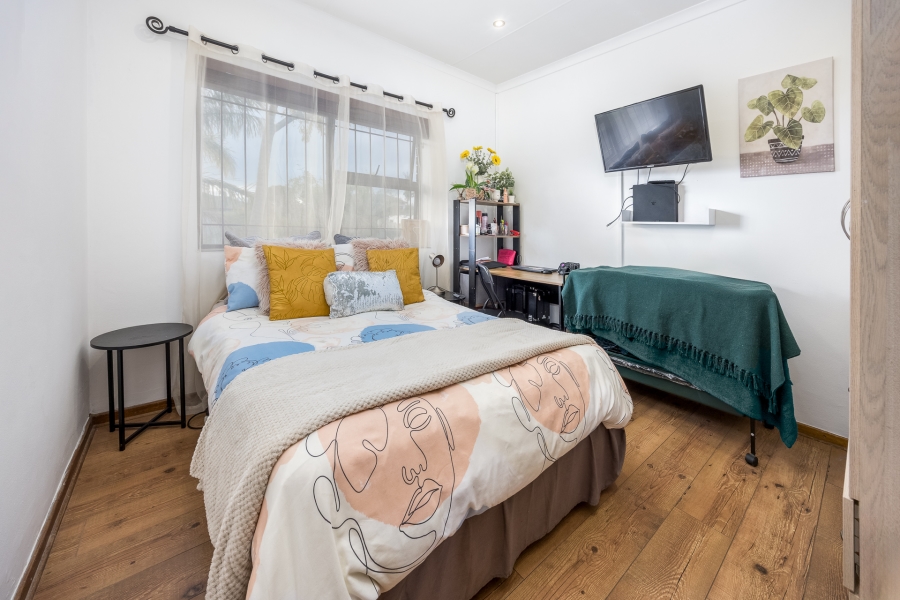 6 Bedroom Property for Sale in Brackenfell South Western Cape